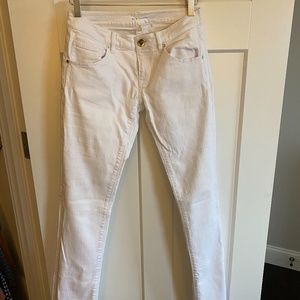 Classic fit, mid rise white jeans